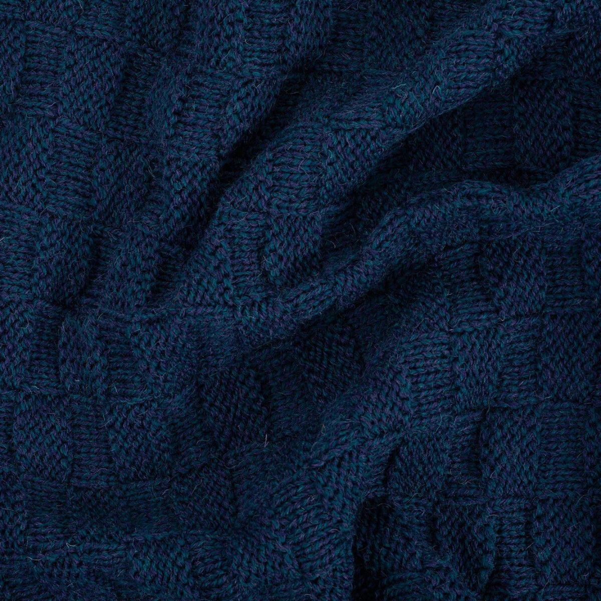 Irish Fisherman Aran Wool Throw Blanket – Basket Stitch Celtic Decor - Image 8 | CeltHaus